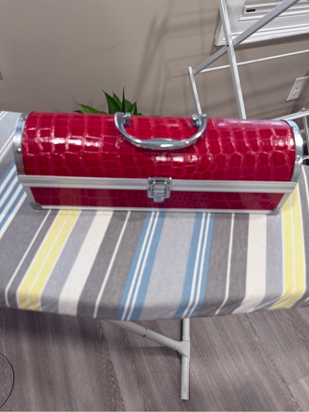 Primaware wine carrier/purse